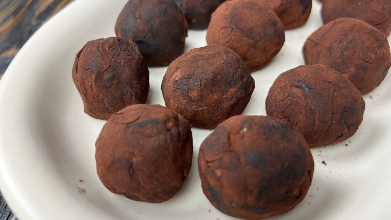 Homemade no-bake candies without sugar in 10 minutes