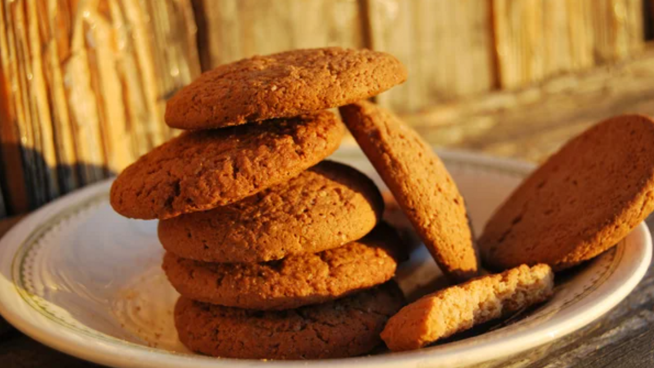 Healthy oatmeal cookies: homemade pastries without sugar, flour and butter