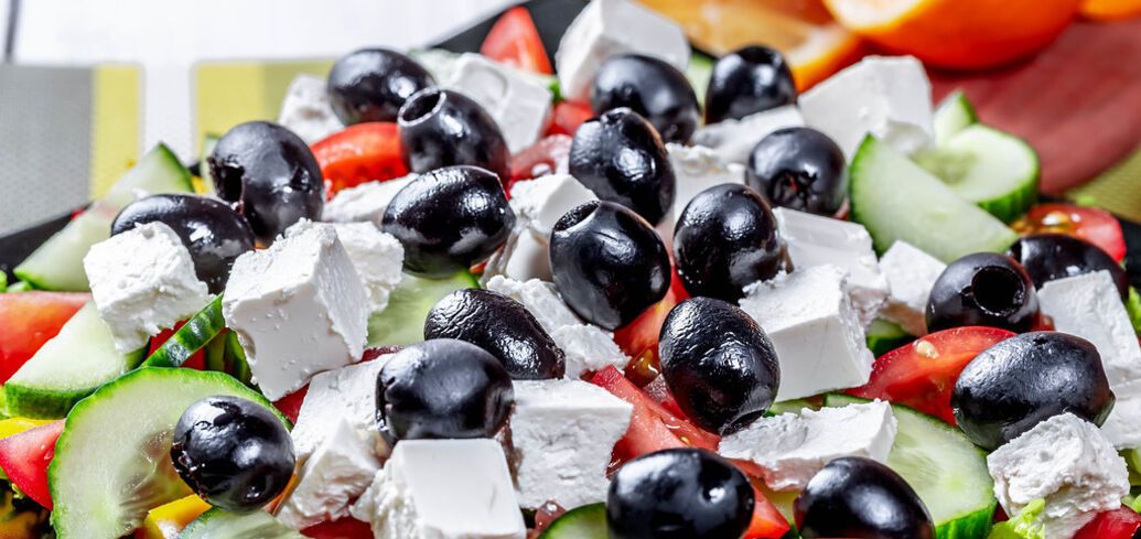 Is it true that stores sometimes dye olives and how to check it