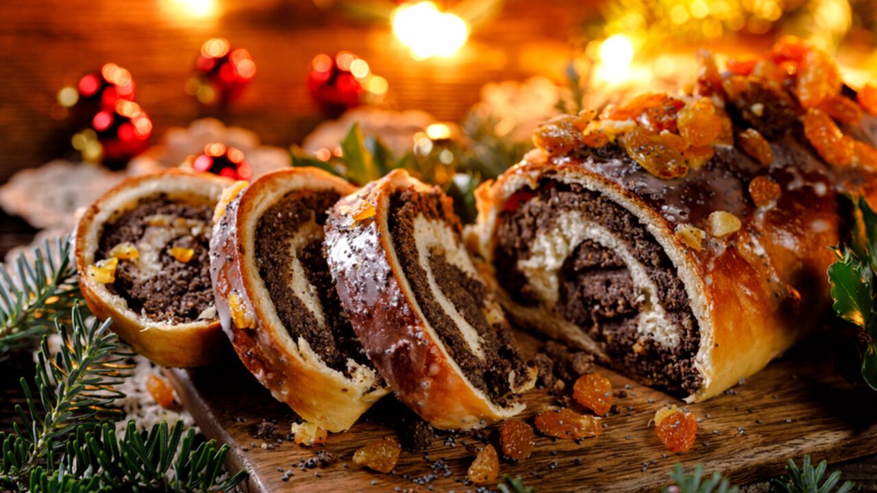 What to treat your relatives to during New Year and Christmas: recipe for puffy roll with poppy seeds