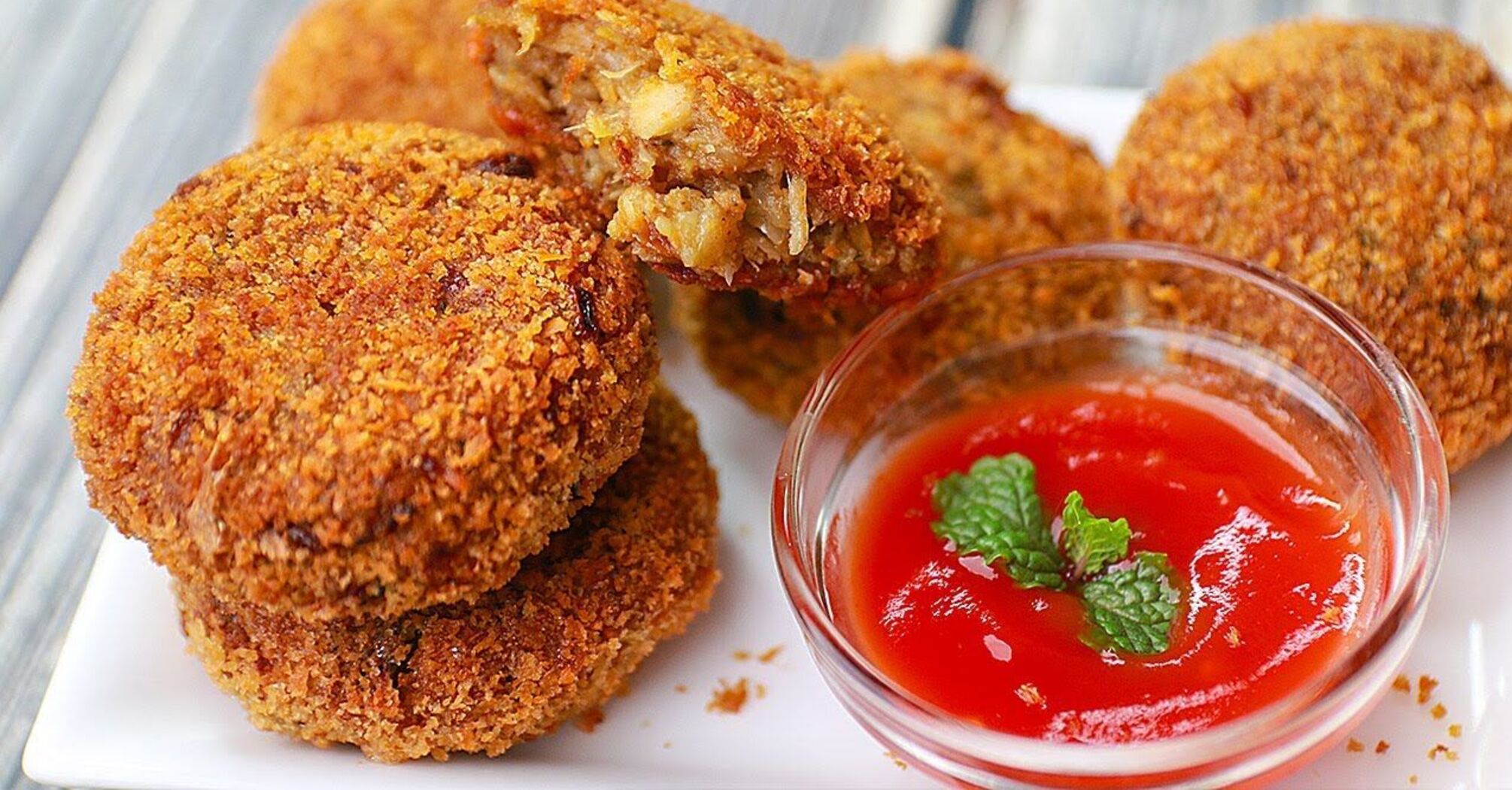 How to cook juicy cutlets from dry meat: we tell you what to add