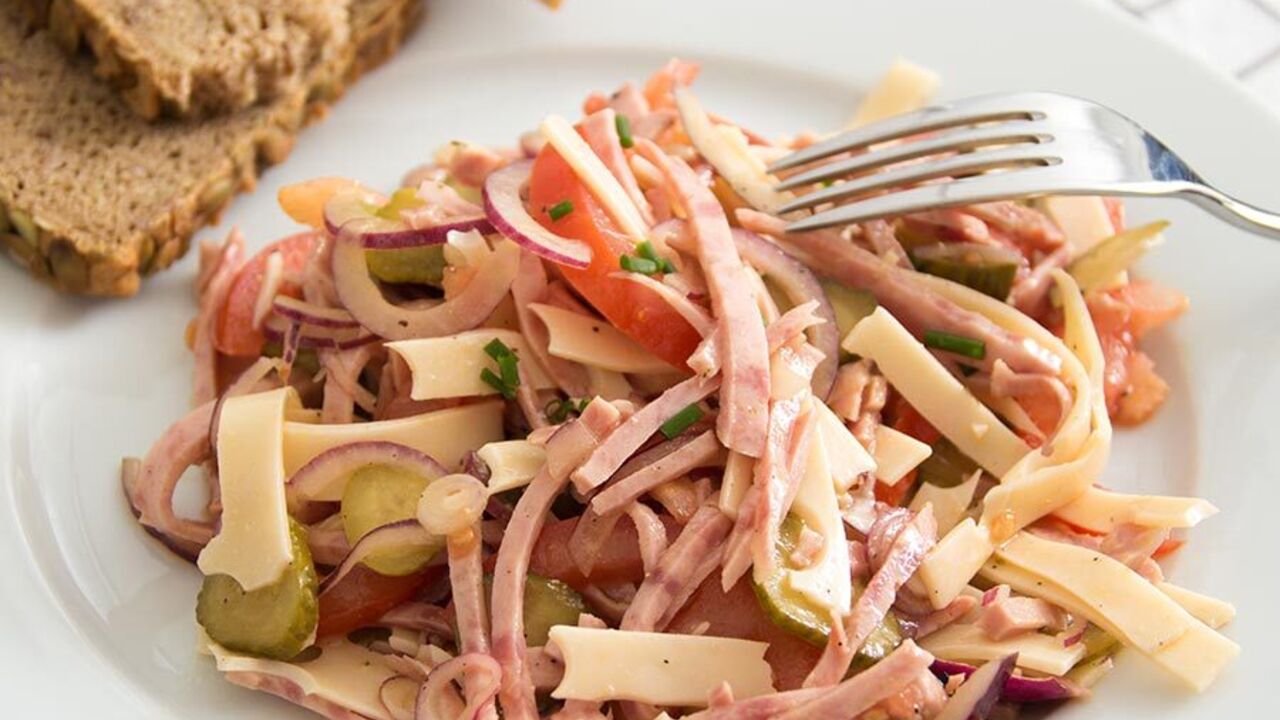 Salad for which you do not need to boil anything: a quick dish for the New Year's table