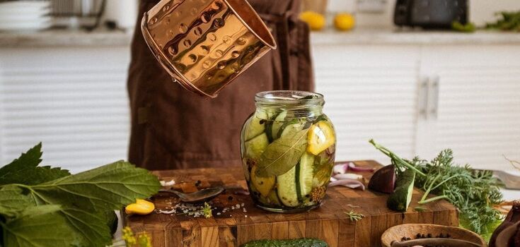 How to pickle cucumbers for the winter using dry sterilization method