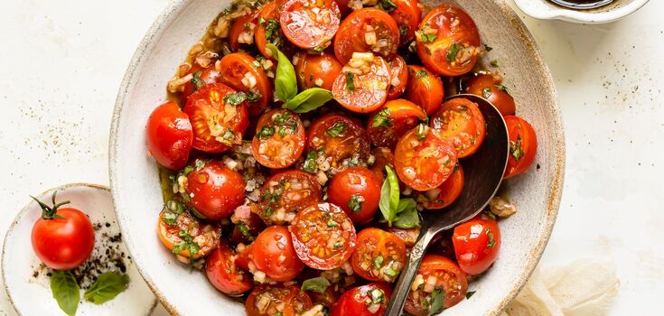 Quick pickled tomatoes: how to make a spicy appetizer