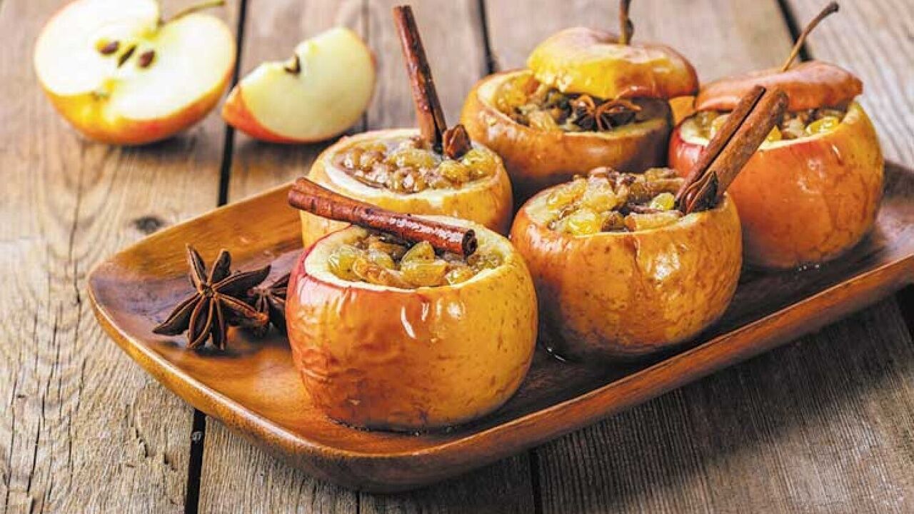 Useful baked apples with berries: tastier than any dessert