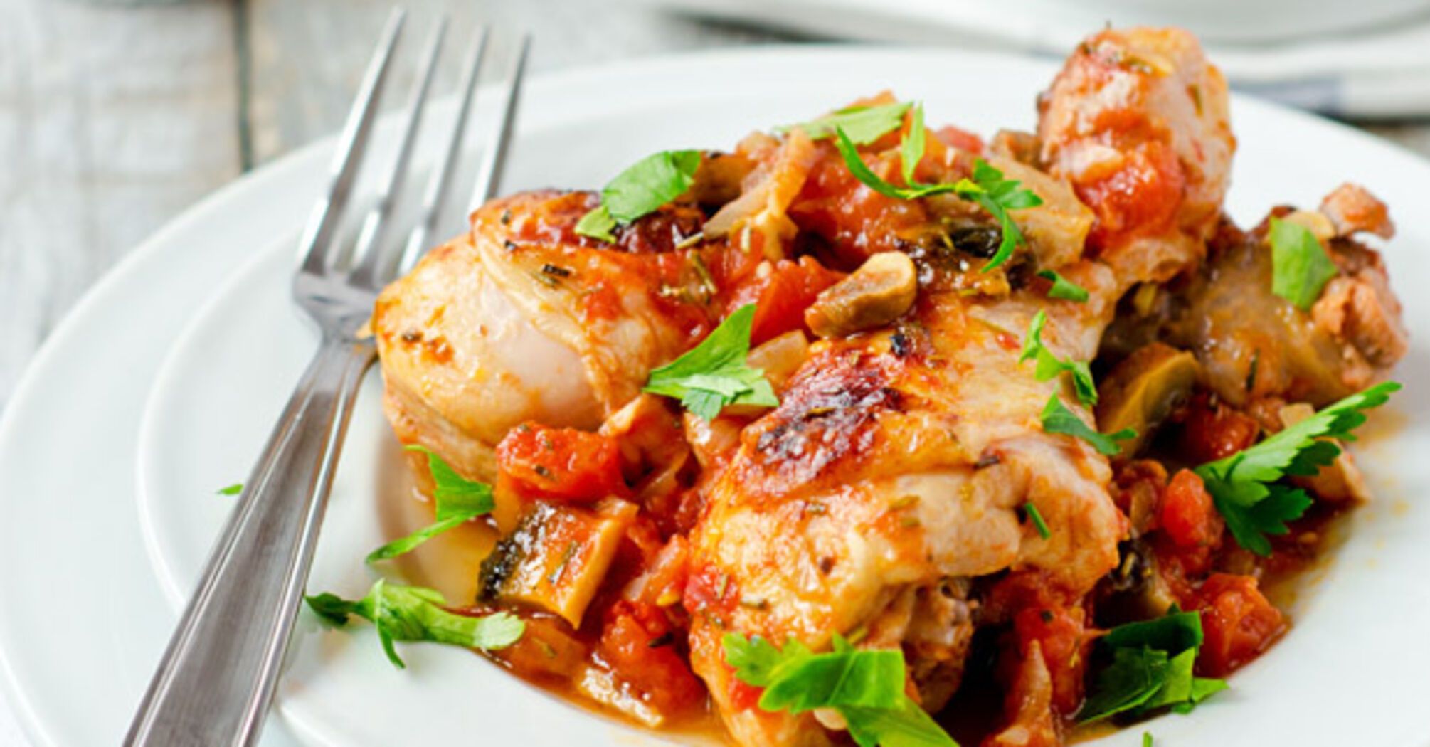 Universal marinade for drumsticks in tomato juice: the meat is very tender
