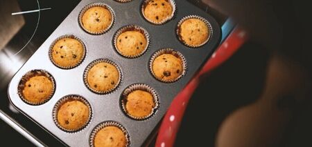Fluffy muffins for tea in a hurry: what to make the filling from