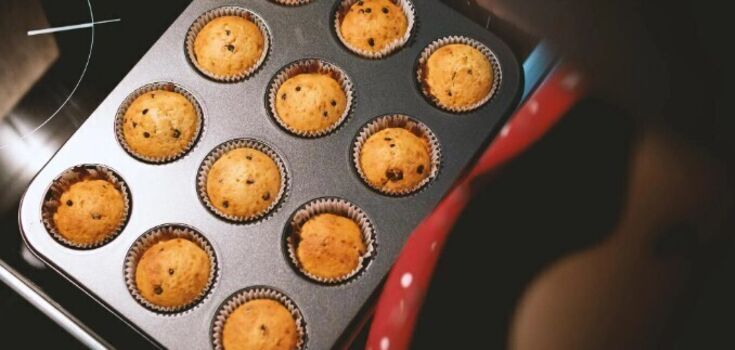 Fluffy muffins for tea in a hurry: what to make the filling from
