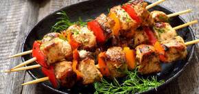 How to cook chicken kebab in the oven: it turns out very juicy