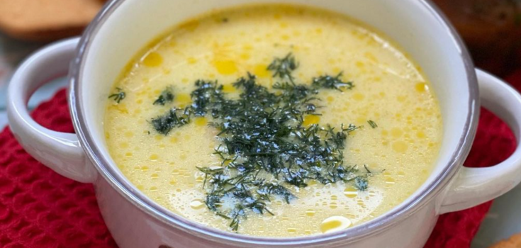 Soup with melted cheese and mushrooms: how to cook a hearty dish for lunch