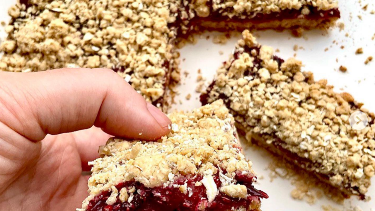 Grated berry pie: what ingredient will make the dough crispy and dietary