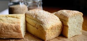 How to quickly prepare homemade bread in the oven: fragrant, as from the woodstove
