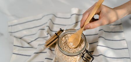 Lazy oatmeal in a glass: this is the kind of dessert you can eat for breakfast