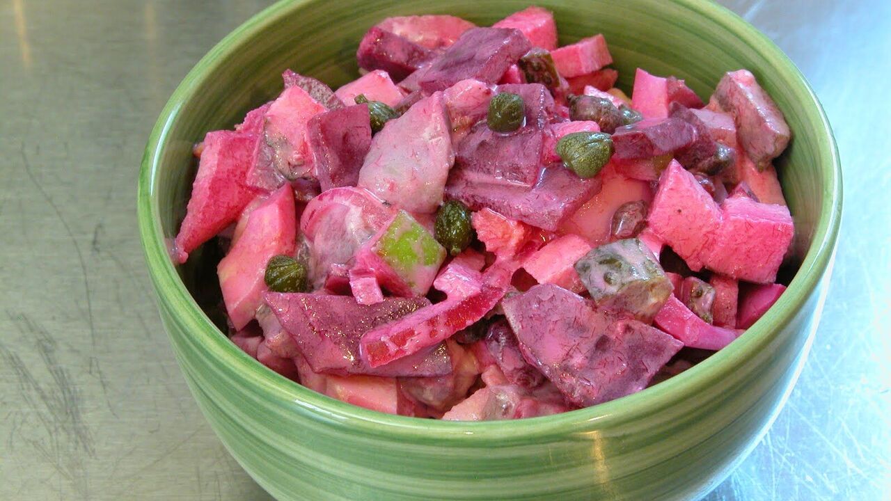 Simpler than a dressed herring: a delicious salad with beets and herring