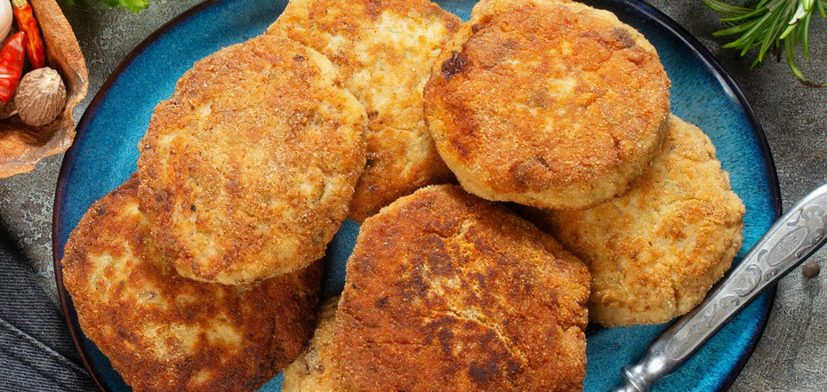 What to cook from minced meat for lunch: the most successful recipe for cutlets in the oven