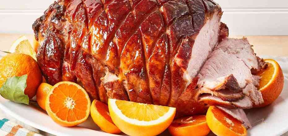 How to bake a juicy ham for Christmas and New Year: the most successful technology