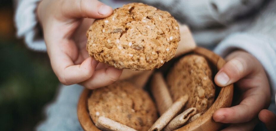 Crispy oatmeal cookies: no need for sugar and flour
