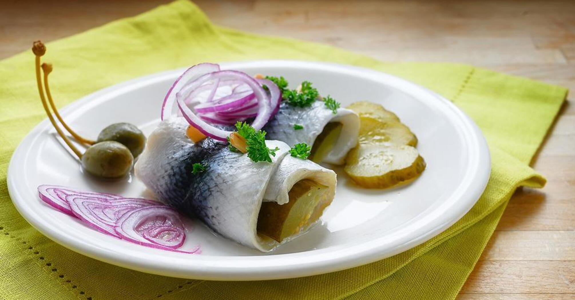 How to marinate herring deliciously for sandwiches: it's very quick to prepare