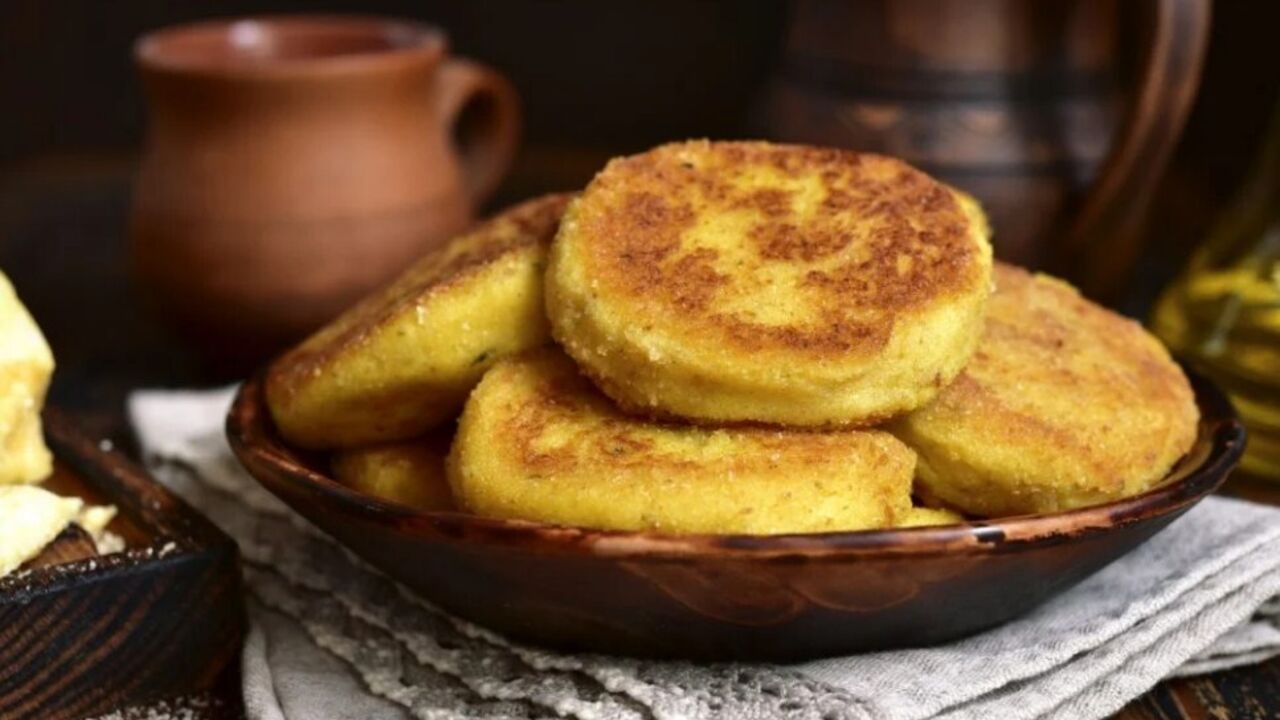 Hearty potato pancakes with cheese: even yesterday's mashed potatoes will do
