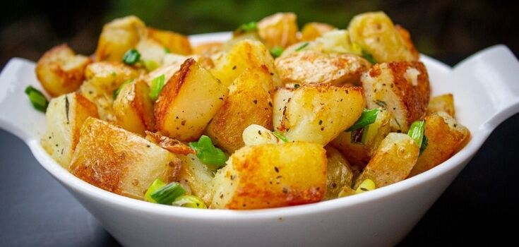 How to fry and salt potatoes: golden, crispy and not falling apart