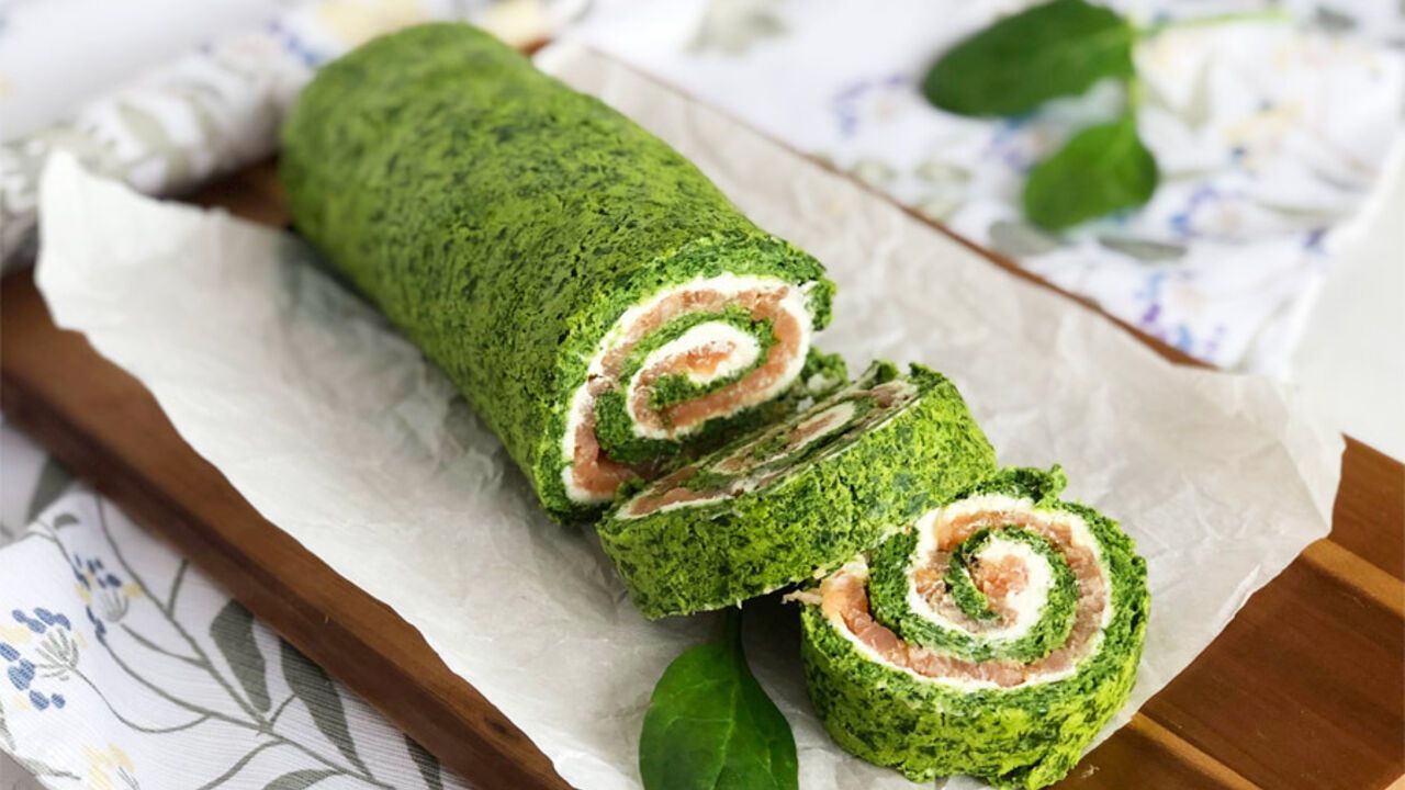 Festive red fish roll for Christmas: tastier than sandwiches