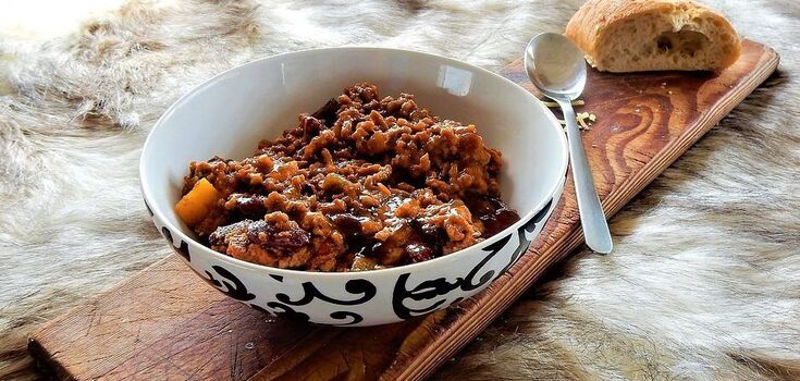 How to cook beans with vegetables: an idea of a budget and hearty dish
