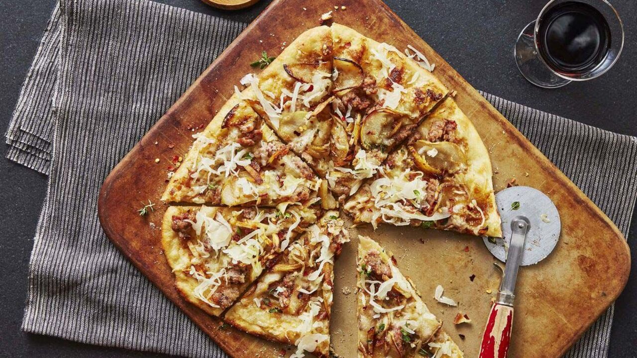 How pizza is prepared in Germany: there are a few peculiarities that are included in this recipe