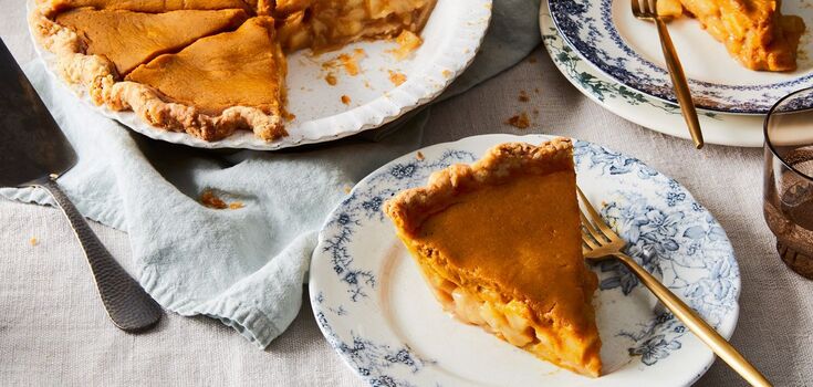 Seasonal pie with pumpkin and apples for tea: how to bake. Crispy golden crust on top