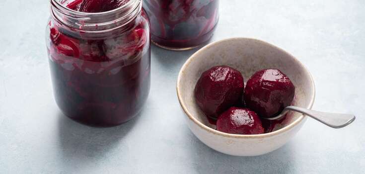 Delicious pickled beets instead of salads: you can eat in 30 minutes