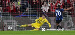 Ukrainian goalkeeper Trubin conceded 3 goals in 21 minutes in the Champions League for Benfica. Video