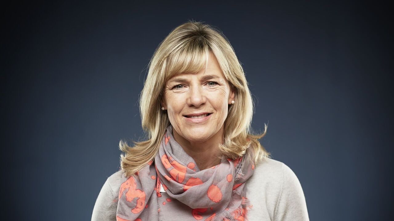 Fringe makes the face heavier, emphasizes wrinkles and adds age