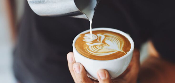 Cold or warm: how to add milk to coffee to make it tasty