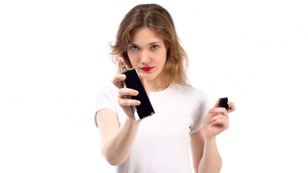 Chanel for 300 UAH? Online scammers become active in Ukraine before the holidays: how to avoid purchasing counterfeits