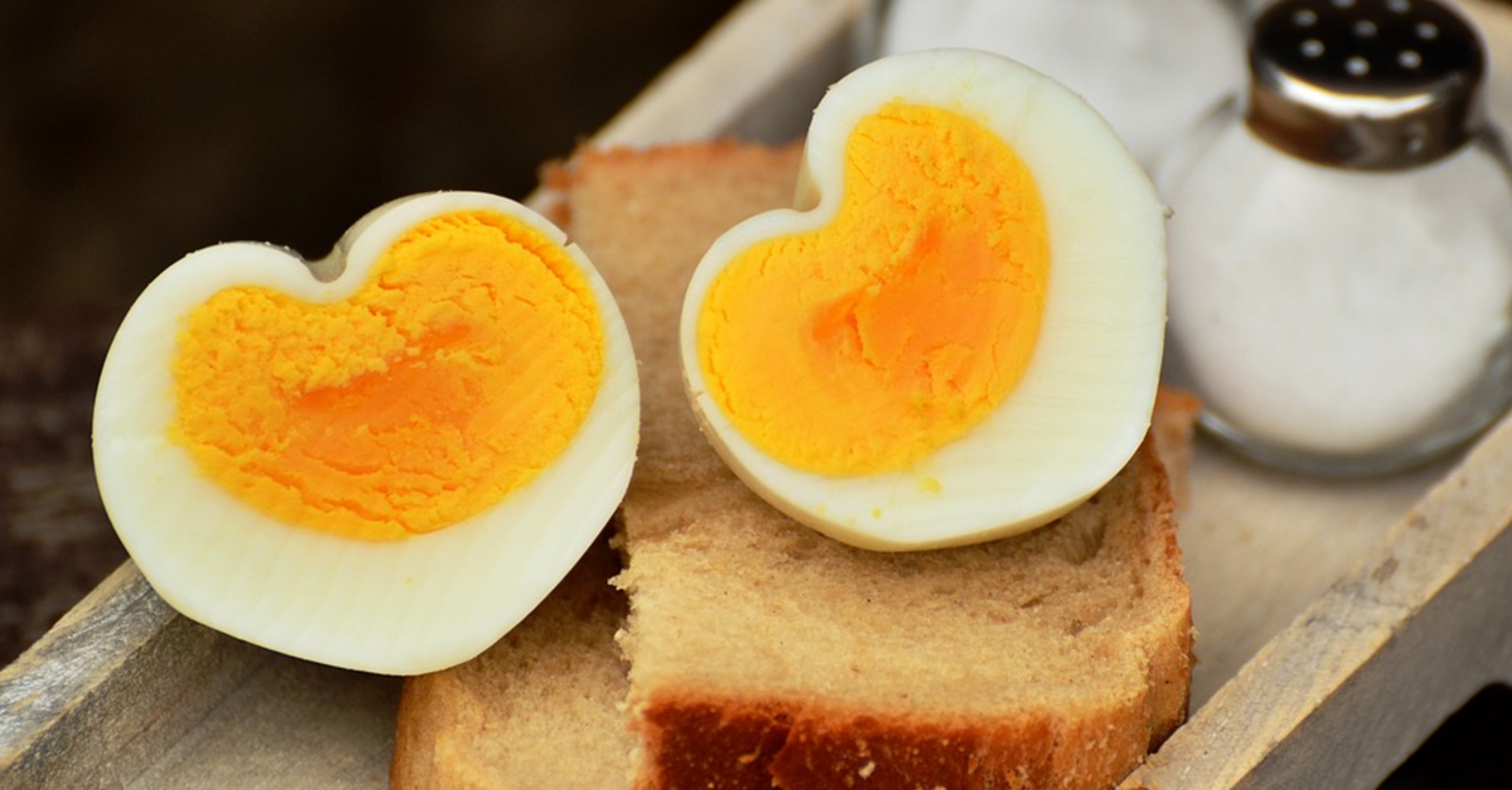 The easiest way to peel eggs easily: how to cook them correctly and for how long