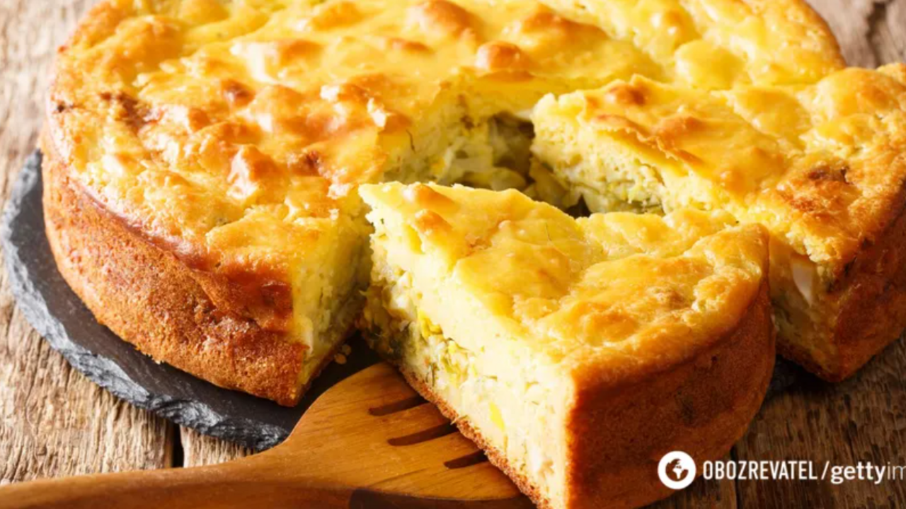 For soup and borscht: a delicious cabbage pie in a hurry