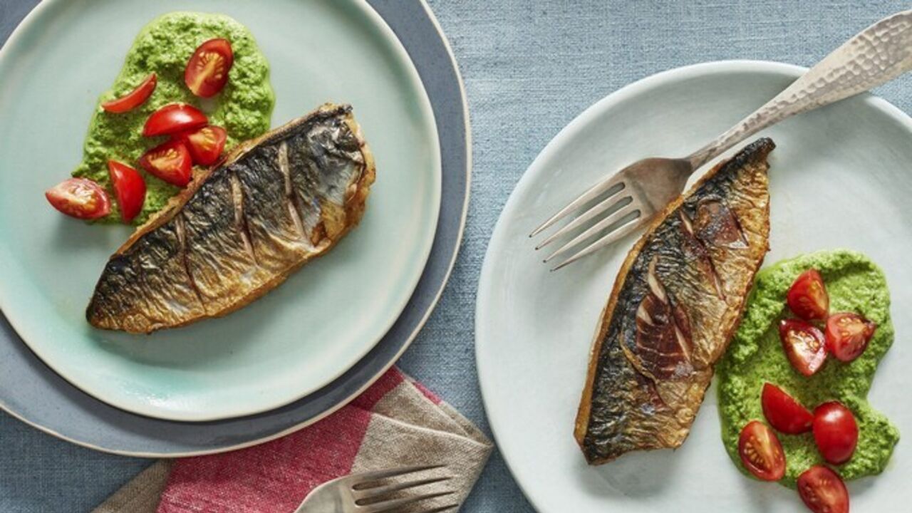 Diet and lean mackerel in the oven: how to stuff it