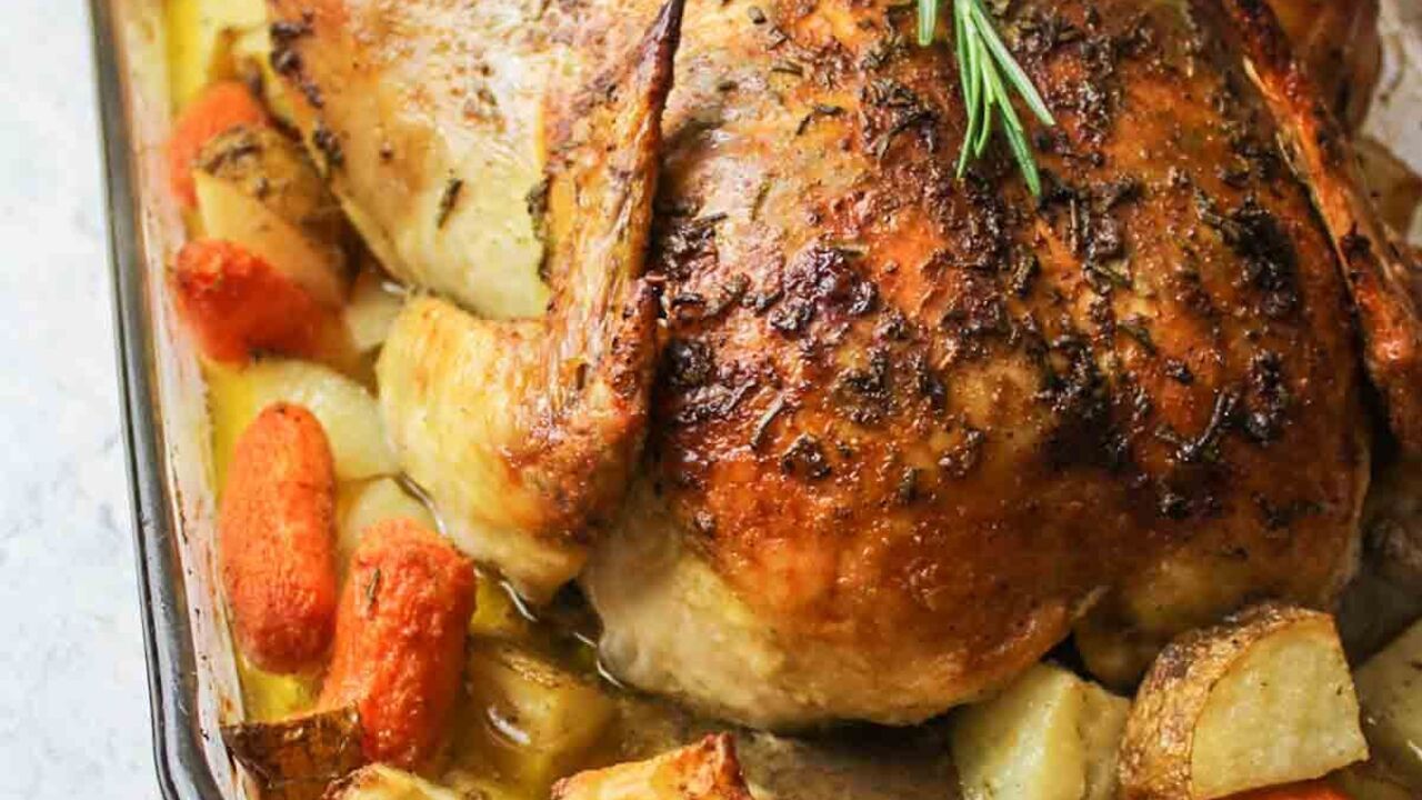 How to bake chicken and potatoes to make a juicy dish: sharing the technology