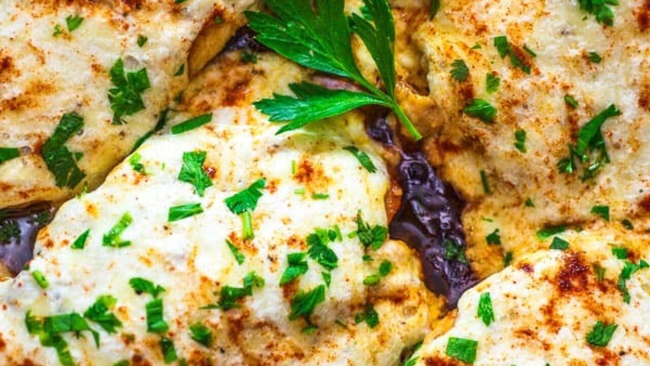 Juicy chicken fillet under a coat: the perfect dish for dinner