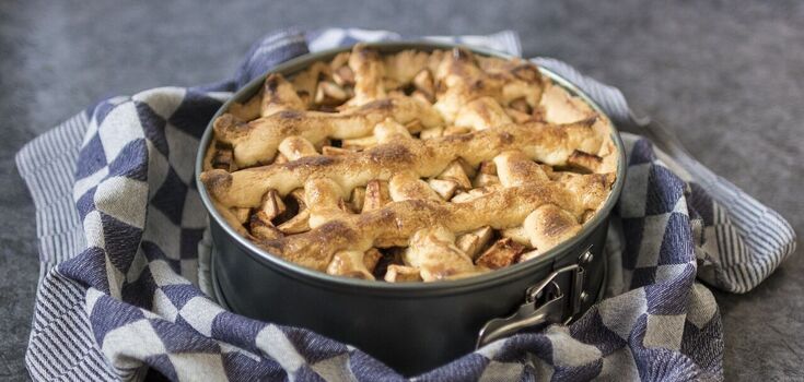 What to make charlotte with except apples for better flavor: the filling will be very juicy