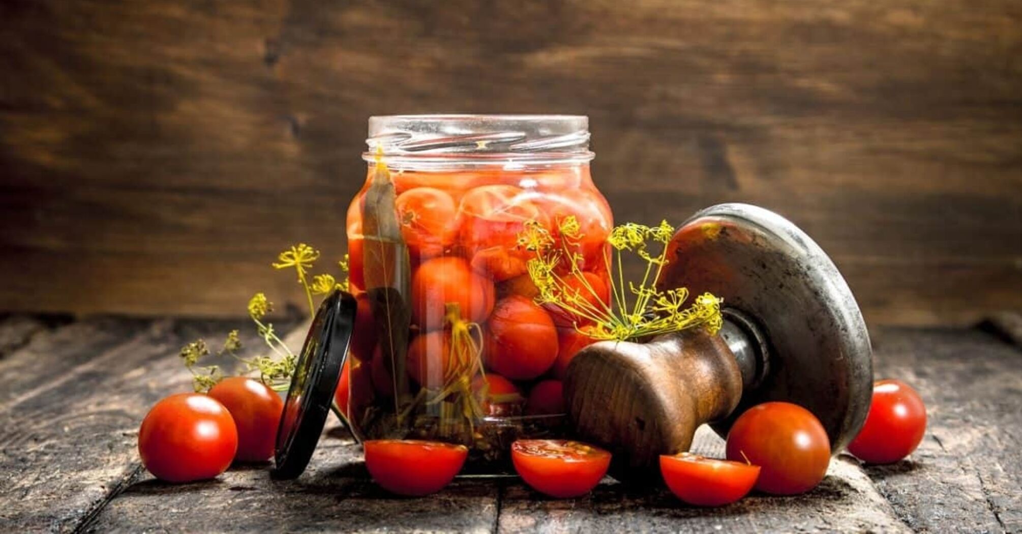 How to pickle delicious cherry tomatoes for winter: they will not crack