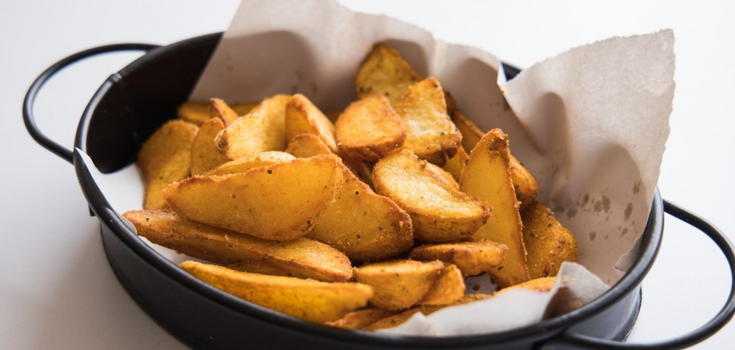 Baked potatoes will turn out golden and crispy: a simple trick