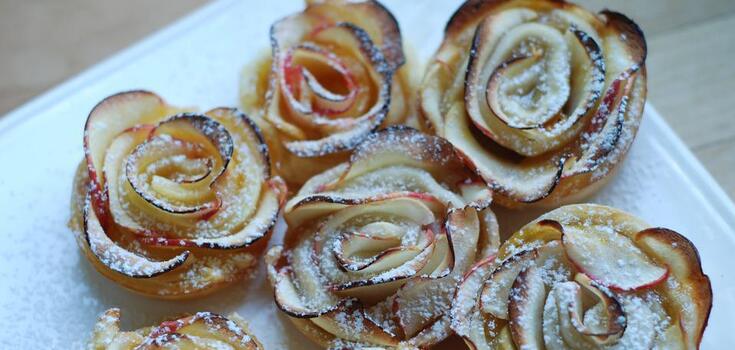Rose-shaped cookies: what dough to use