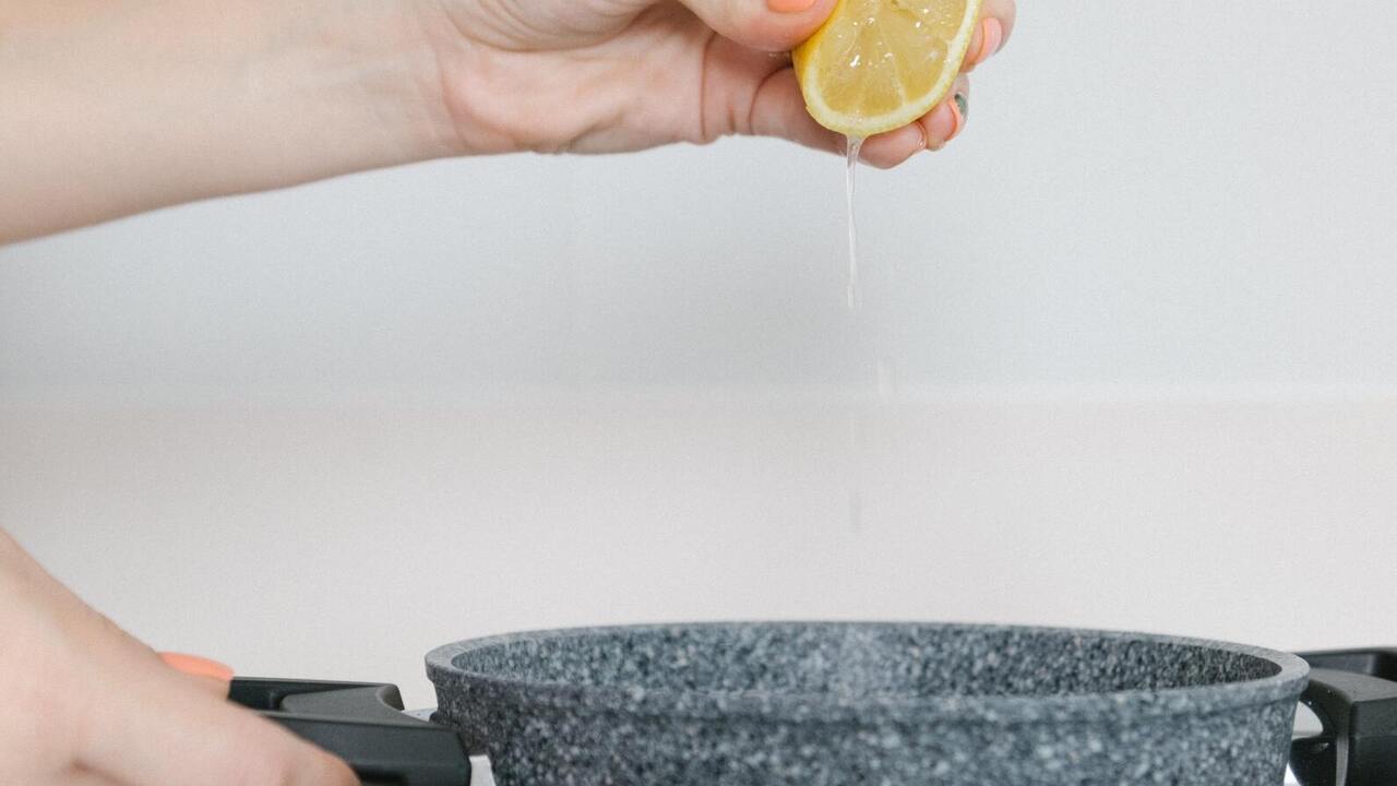 How to clean pots and pans
