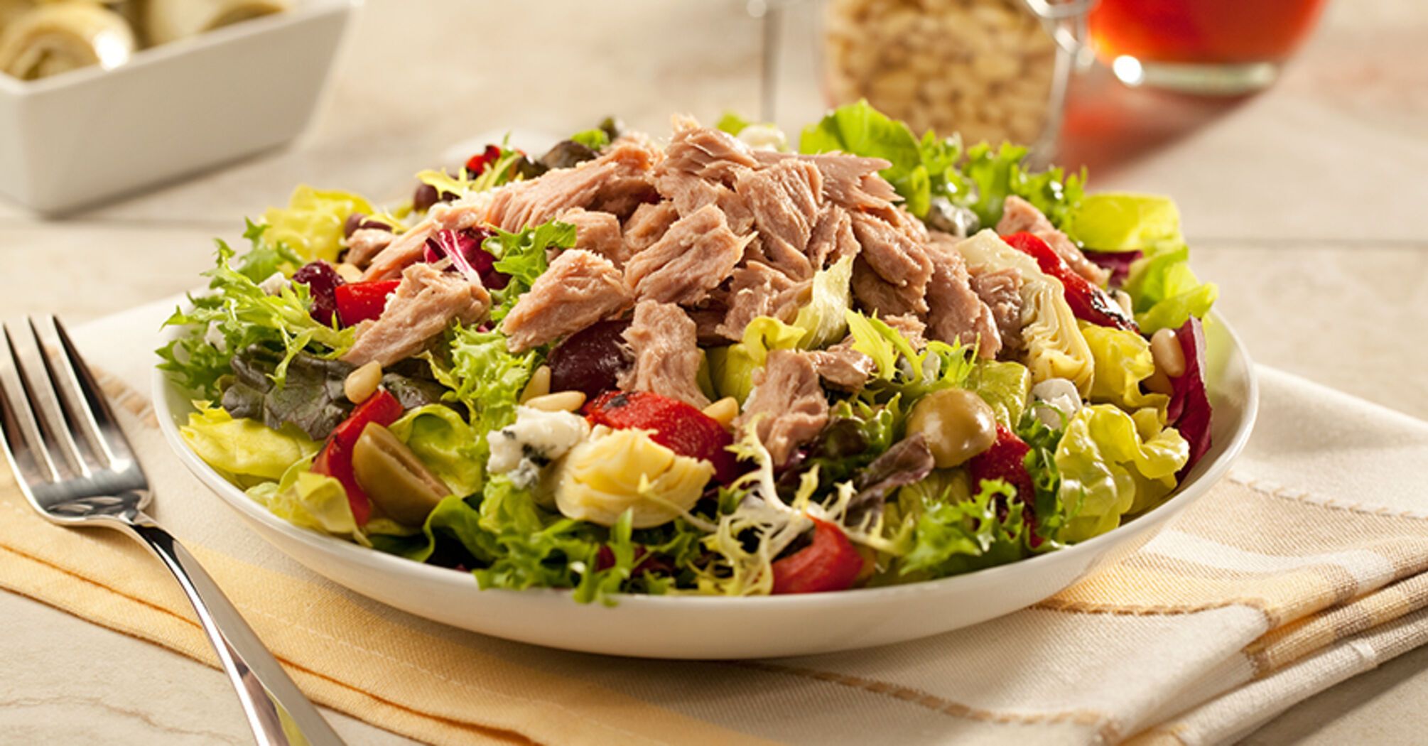 Light salad with tuna