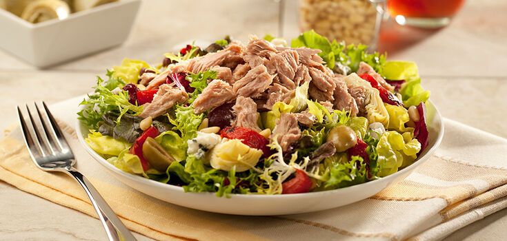Light salad with tuna