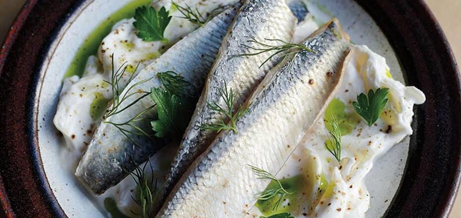 How to quickly clean herring
