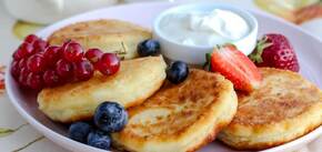 Puffy cottage cheese pancakes with a secret: they hold shape and turn out golden