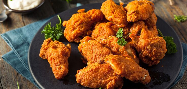 Crunchy and golden chicken wings in the oven: what to bread them in