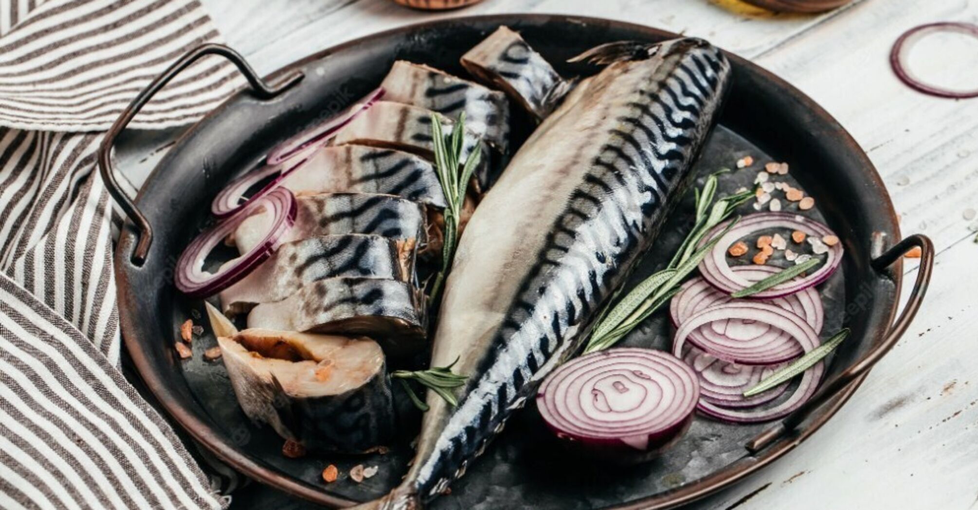 Delicious marinated mackerel with dill and garlic that is perfect for sandwiches