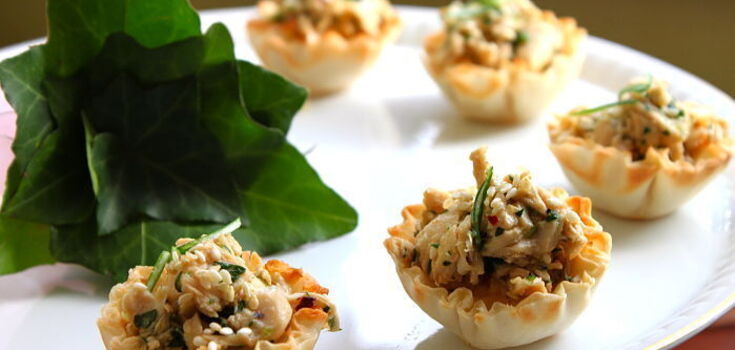 Holiday tartlets with carrots and processed cheese that are easy to prepare